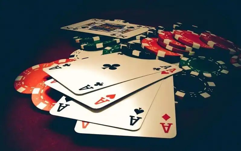 S94COM အက်ပ် မိုဘိုင်းဖုန်းဖြင့် Live Casino ကစားနေသောမြင်ကွင်း